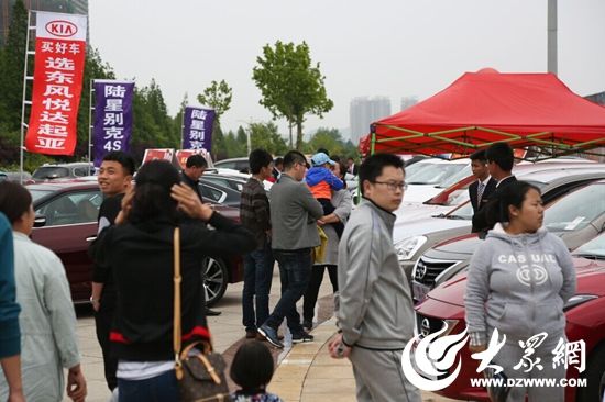展覽會最后一天，車展現場人氣旺（攝影 陳帆）