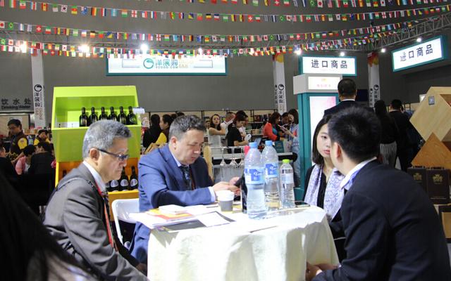 洋展購驚艷亮相渝洽會 人氣爆棚首日銷售破百萬