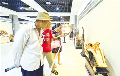 首屆市級工藝美術大師優秀作品及工藝美術精品(圖1)