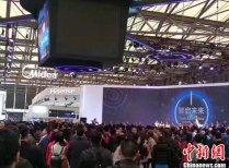 什么值得買值友團走進AWE展 體驗高新科技展品